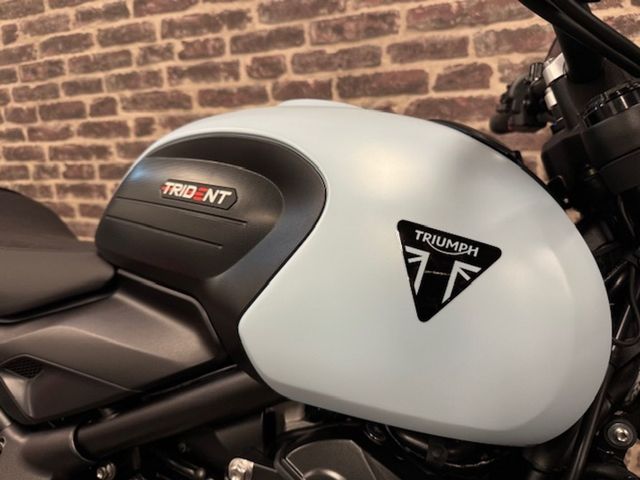 triumph - trident-660