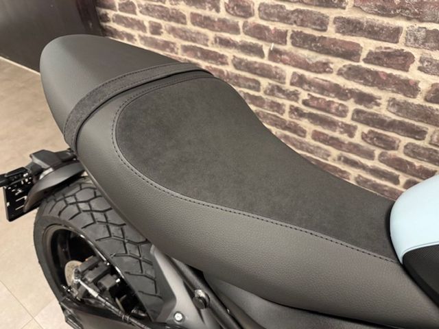 triumph - trident-660