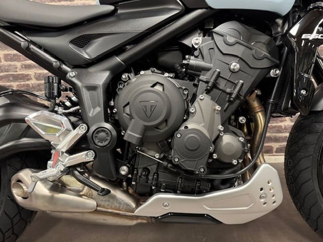 triumph - trident-660