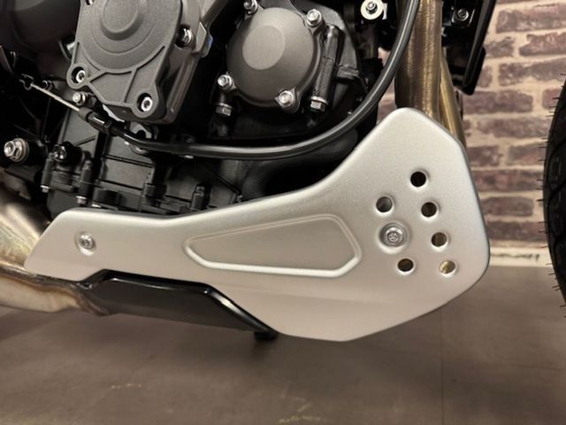 triumph - trident-660