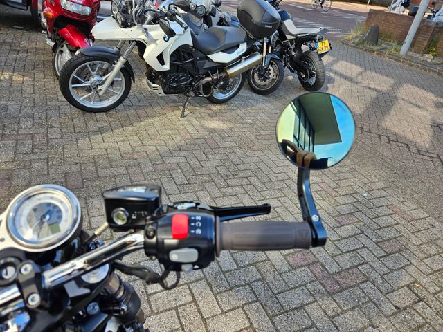 triumph - thruxton-900