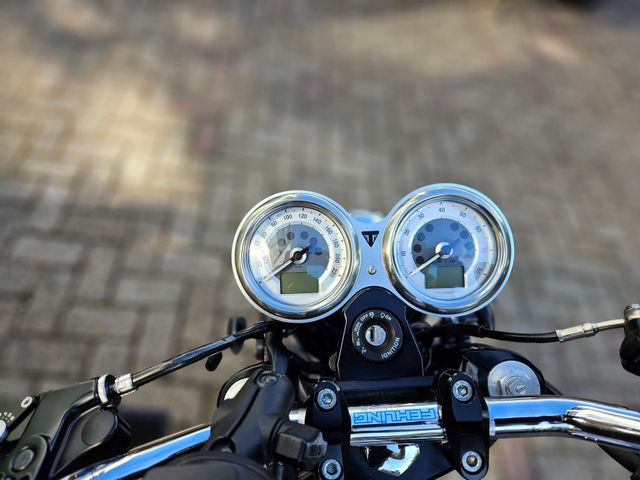 triumph - thruxton-900