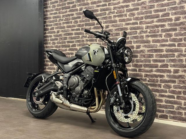 triumph - trident-660