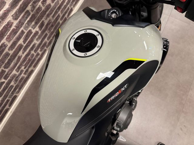 triumph - trident-660