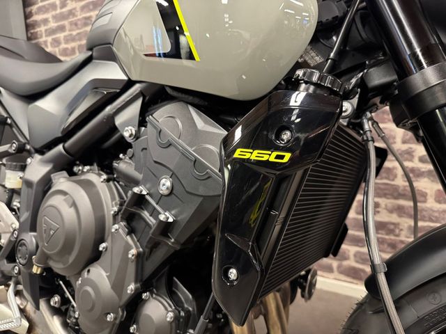 triumph - trident-660