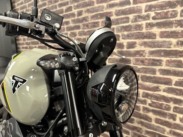 triumph - trident-660