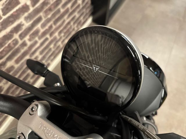 triumph - trident-660