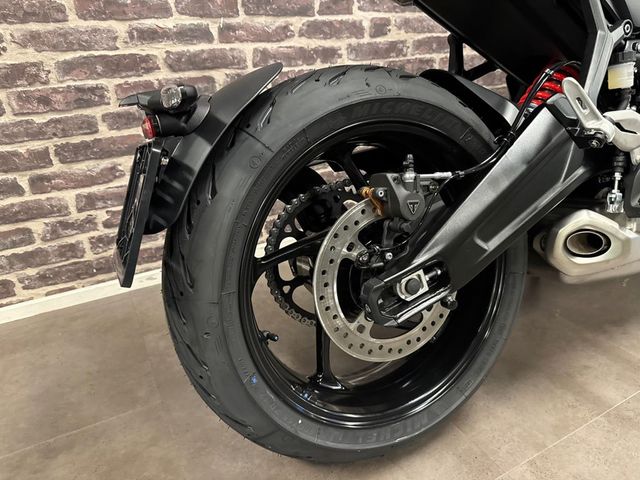 triumph - trident-660