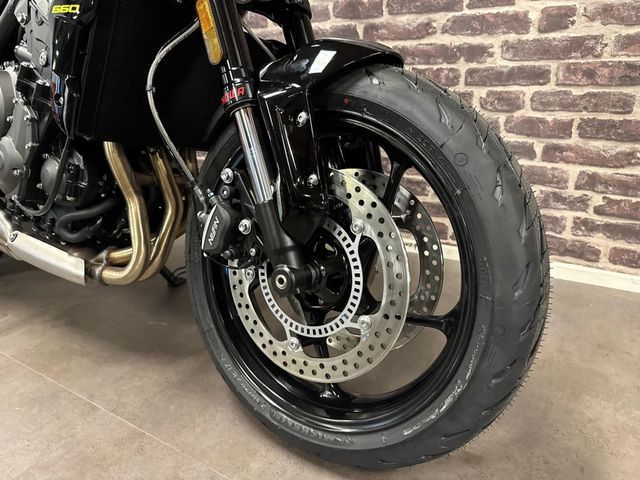 triumph - trident-660