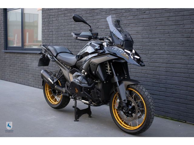 bmw - r-1300-gs-triple-black