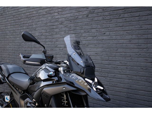 bmw - r-1300-gs-triple-black