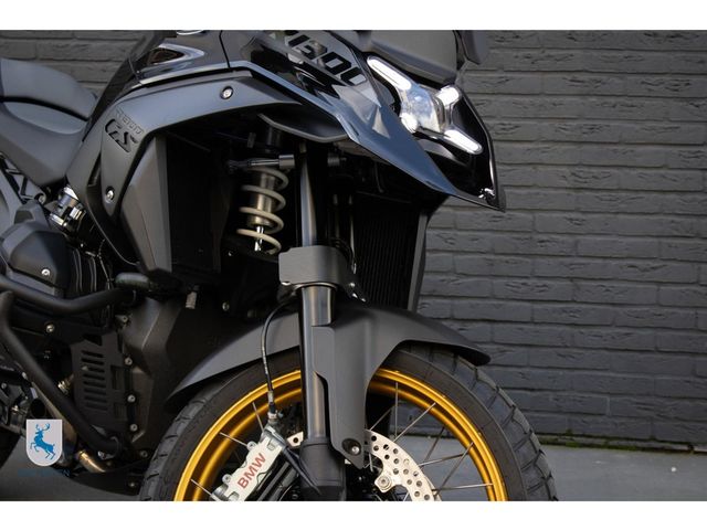 bmw - r-1300-gs-triple-black