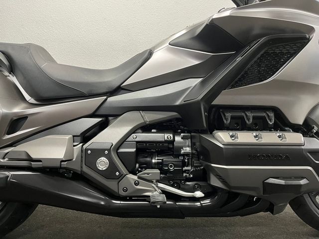 honda - gl-1800-goldwing-bagger