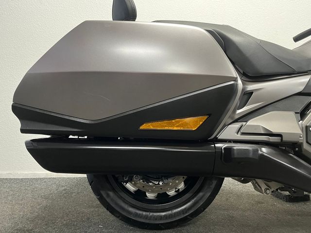 honda - gl-1800-goldwing-bagger