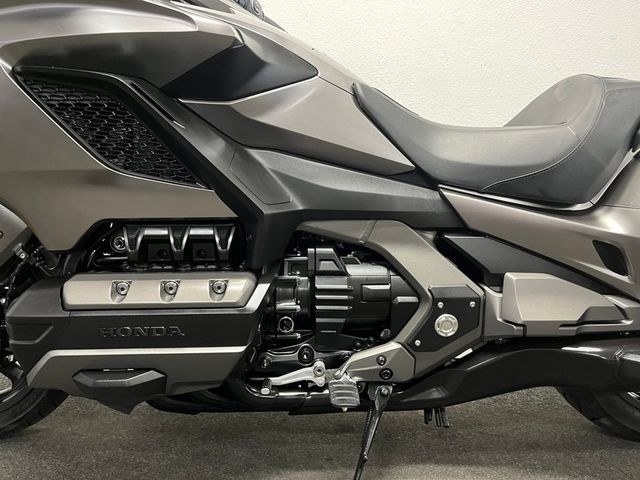 honda - gl-1800-goldwing-bagger
