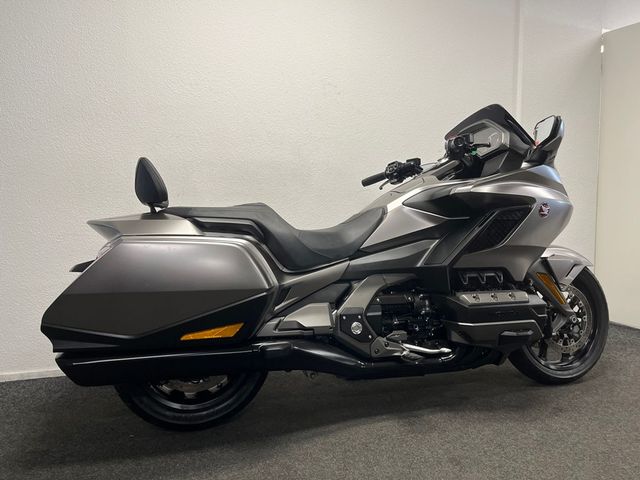 honda - gl-1800-goldwing-bagger