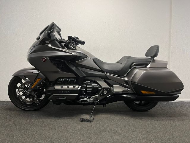 honda - gl-1800-goldwing-bagger