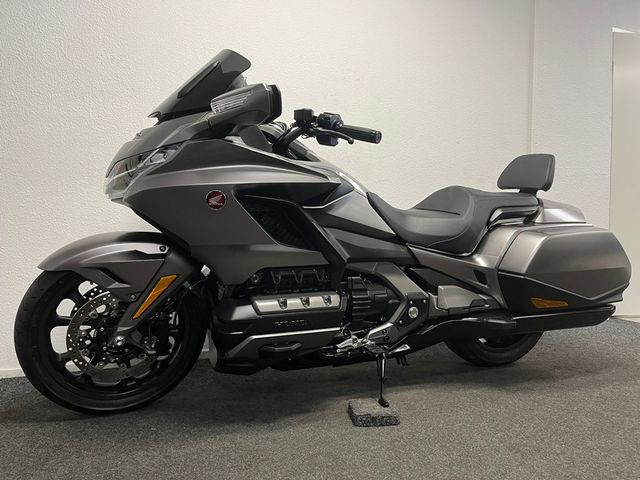 honda - gl-1800-goldwing-bagger