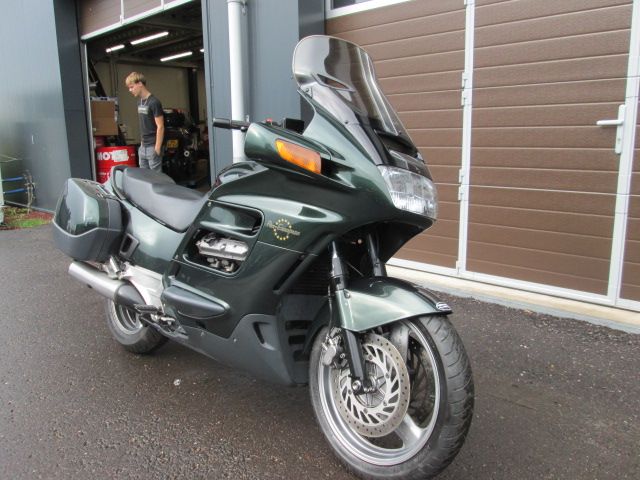 honda - st-1100-pan-european
