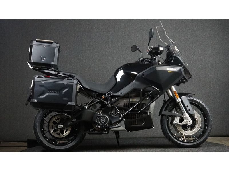 Zero DSR/X 17.3 Deze Zero DSR/X Black Forest IS TE Huur!! 2026 occasion