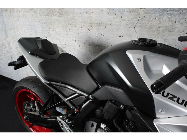 suzuki - gsx-8r