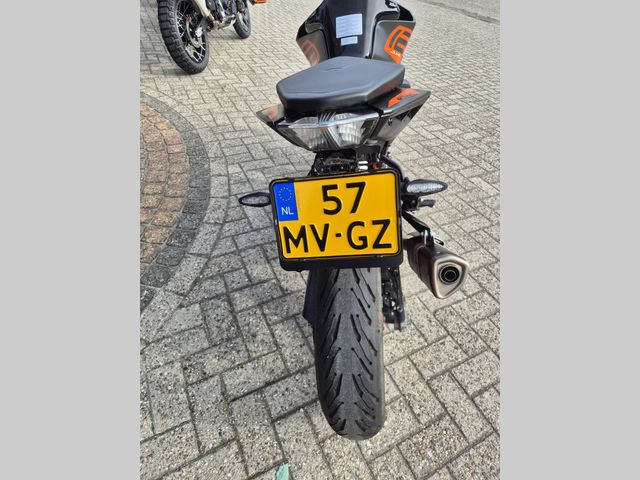 ktm - 125-duke