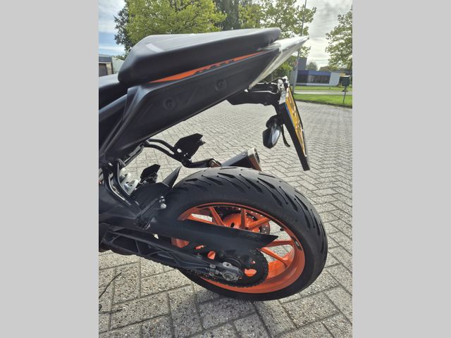 ktm - 125-duke