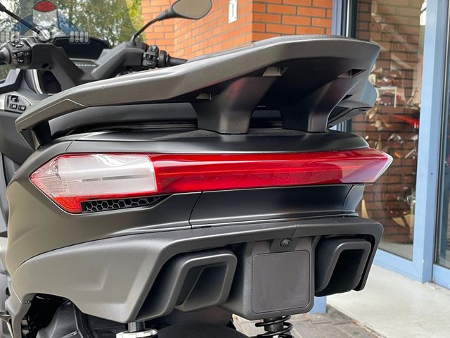 piaggio - mp3-530-hpe-advance-exlusive