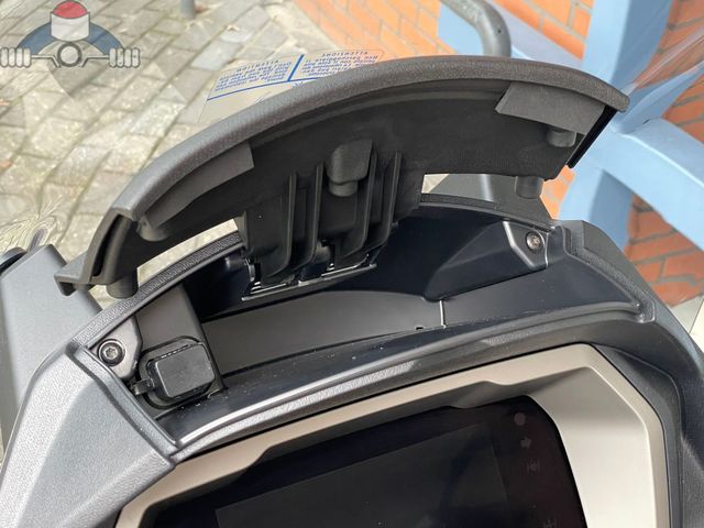 piaggio - mp3-530-hpe-advance-exlusive