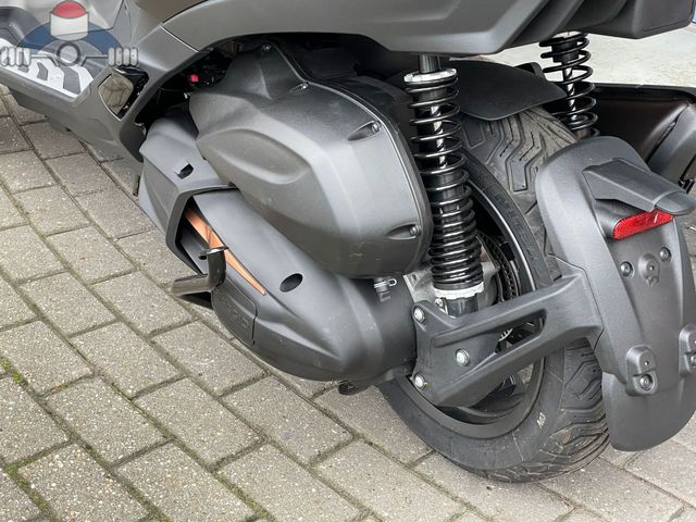 piaggio - mp3-530-hpe-advance-exlusive