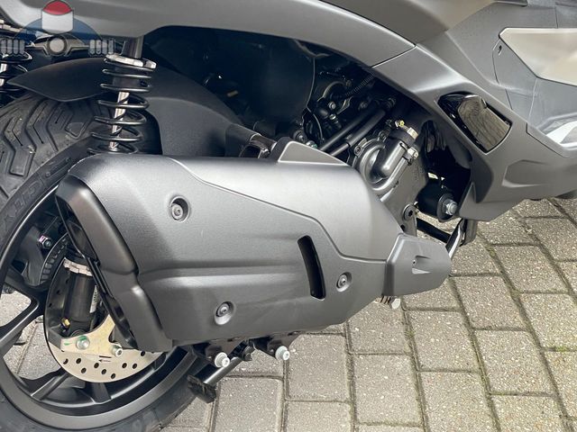 piaggio - mp3-530-hpe-advance-exlusive