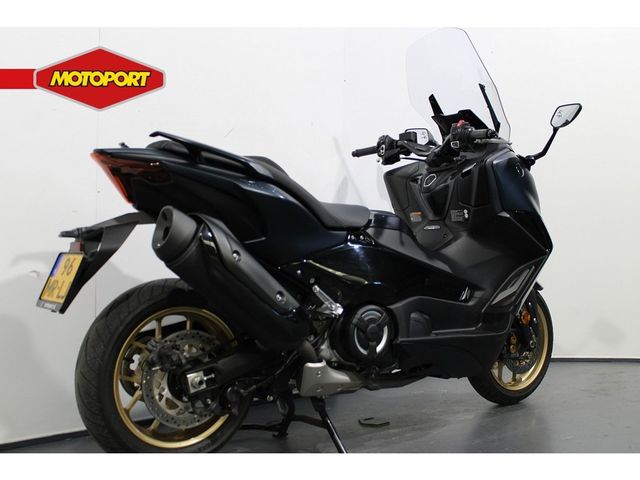 yamaha - tmax-tech-max-560