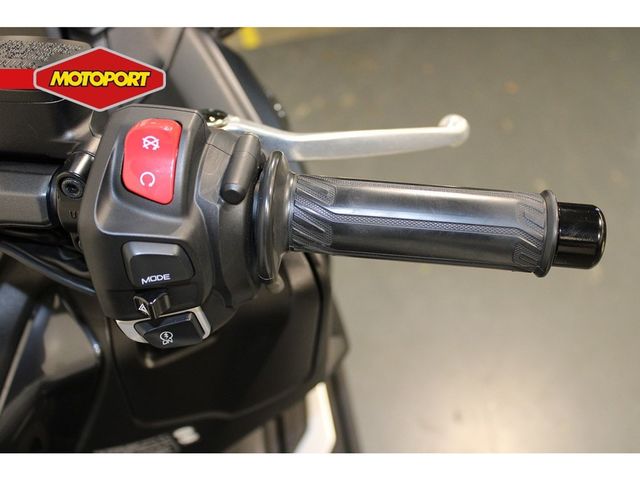 yamaha - tmax-tech-max-560