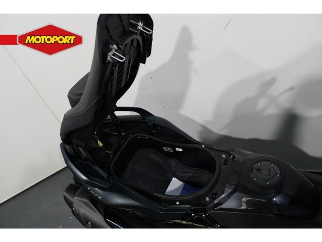 yamaha - tmax-tech-max-560