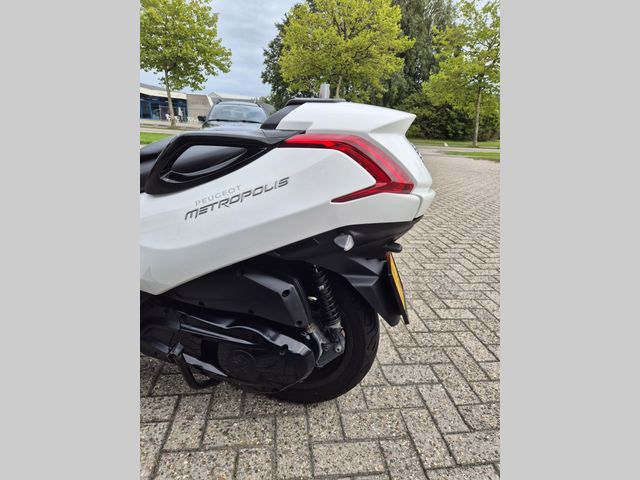 peugeot - metropolis-400