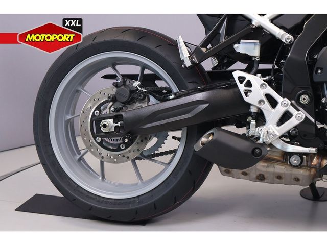 suzuki - gsx-8s