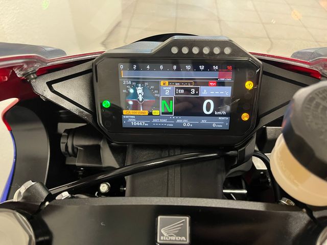 honda - cbr-1000-rr-r-fireblade