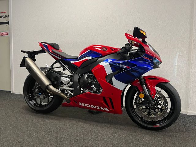 honda - cbr-1000-rr-r-fireblade