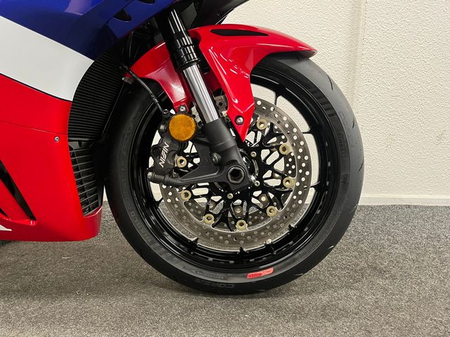 honda - cbr-1000-rr-r-fireblade