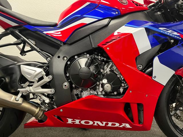 honda - cbr-1000-rr-r-fireblade