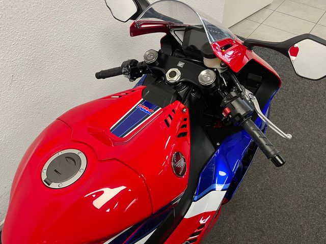honda - cbr-1000-rr-r-fireblade