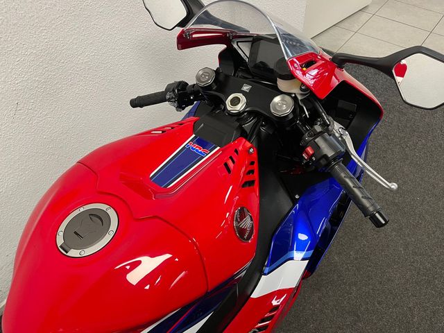 honda - cbr-1000-rr-r-fireblade