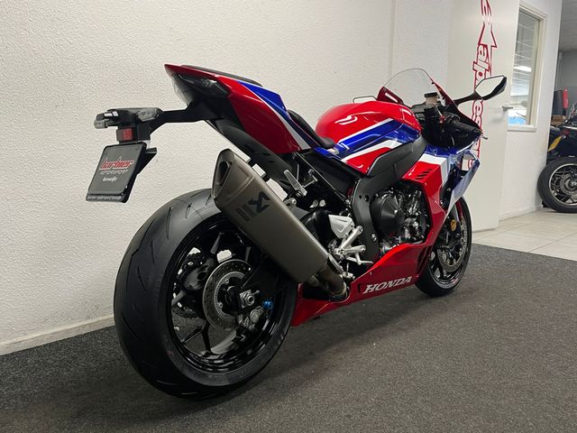 honda - cbr-1000-rr-r-fireblade