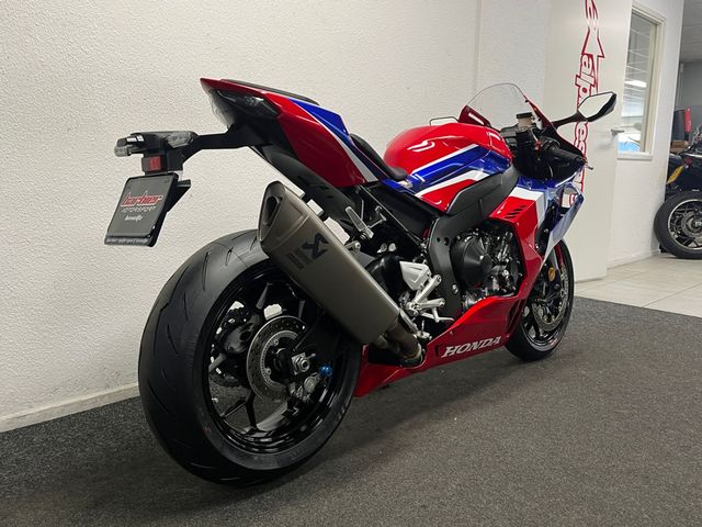honda - cbr-1000-rr-r-fireblade
