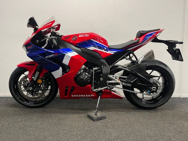 honda - cbr-1000-rr-r-fireblade