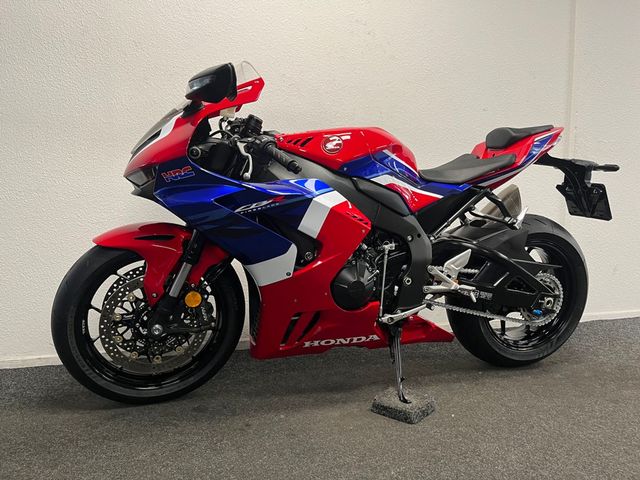 honda - cbr-1000-rr-r-fireblade