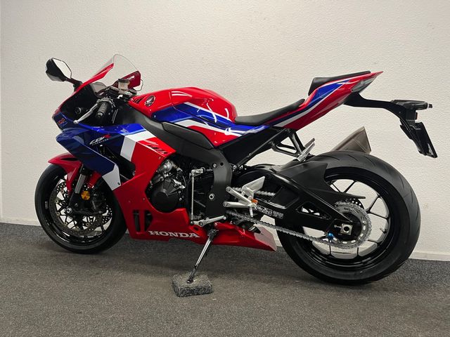honda - cbr-1000-rr-r-fireblade