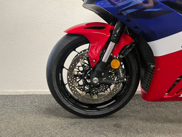 honda - cbr-1000-rr-r-fireblade
