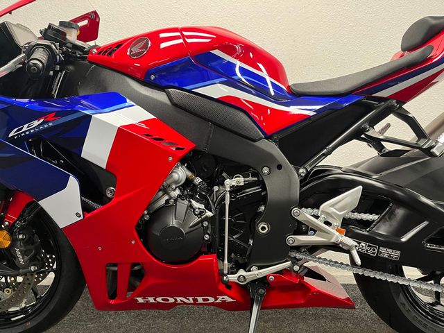 honda - cbr-1000-rr-r-fireblade