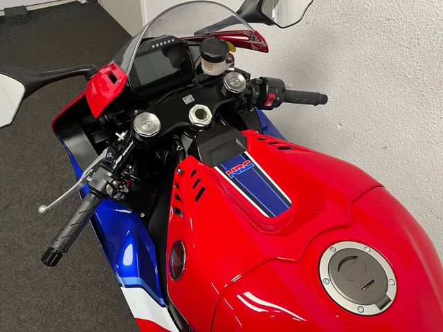 honda - cbr-1000-rr-r-fireblade